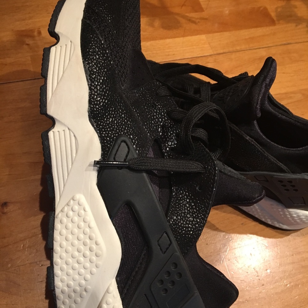 Nike Women's Air Huarache Run SE Running Shoes